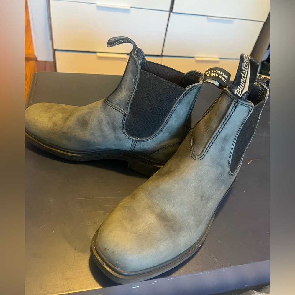 Blundstone #1307 Chelsea “dress boot” in “rustic black”